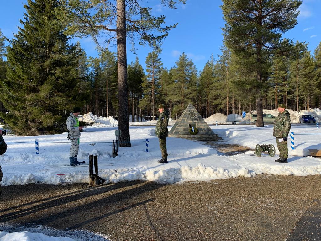 Pirkanmaan Reserviläisten ankkuri lukee joukkueen viestin Oltermannile kenraalimajuri Markku Myllykankaalle. Kiitokset Jääkäriprikaatille kilpailun järjestämisestä. Vuoden 2022 Oltermannin hiihdon järjestää Panssariprikaati Keski-Suomen hiihtomaastoissa.
. #oltermanninhiihto