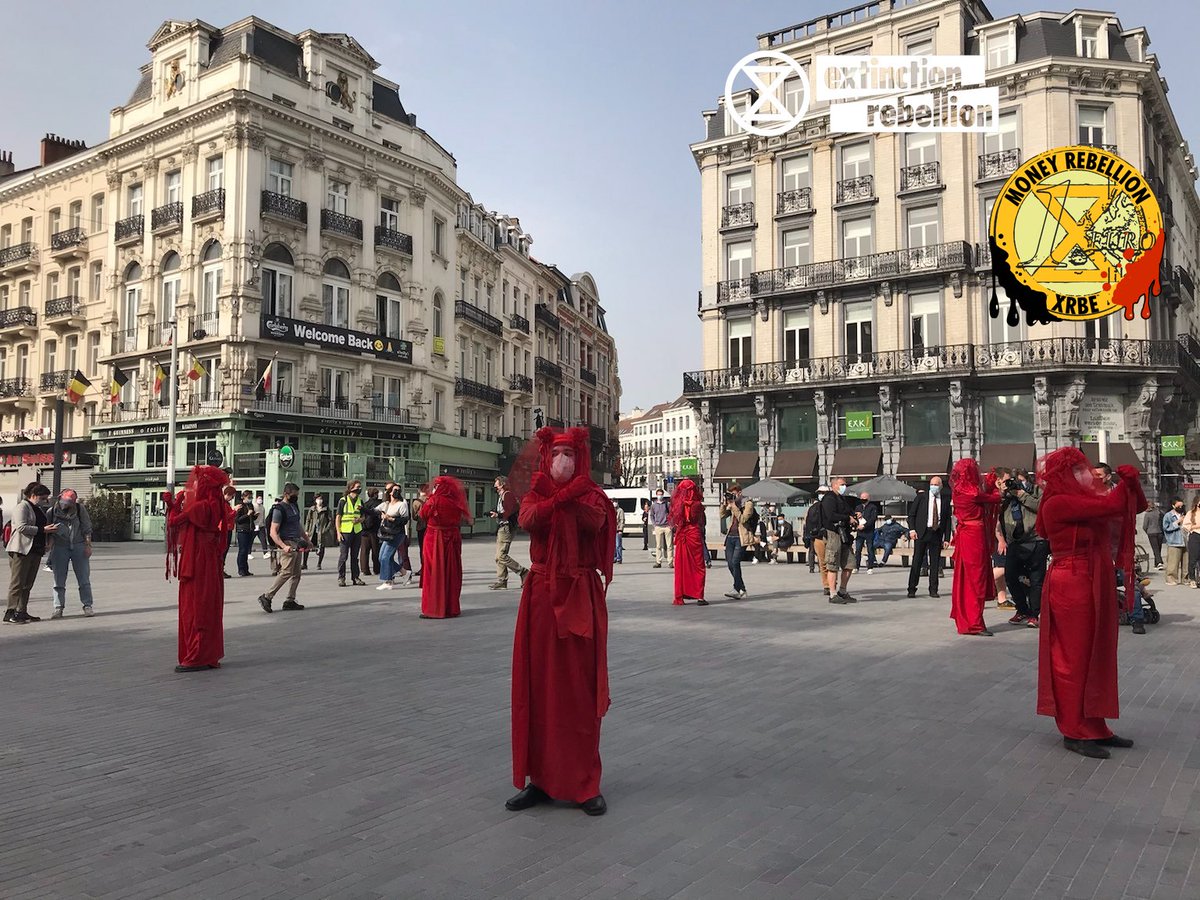 🔴BREAKING: #ExtinctionRebellion occupies headquarters of KBC et Euroclear to denounce the central role of finance in the ongoing social and ecological crises.
#Finance's obsession with #economicgrowth kills the planet!
#MoneyRebellion