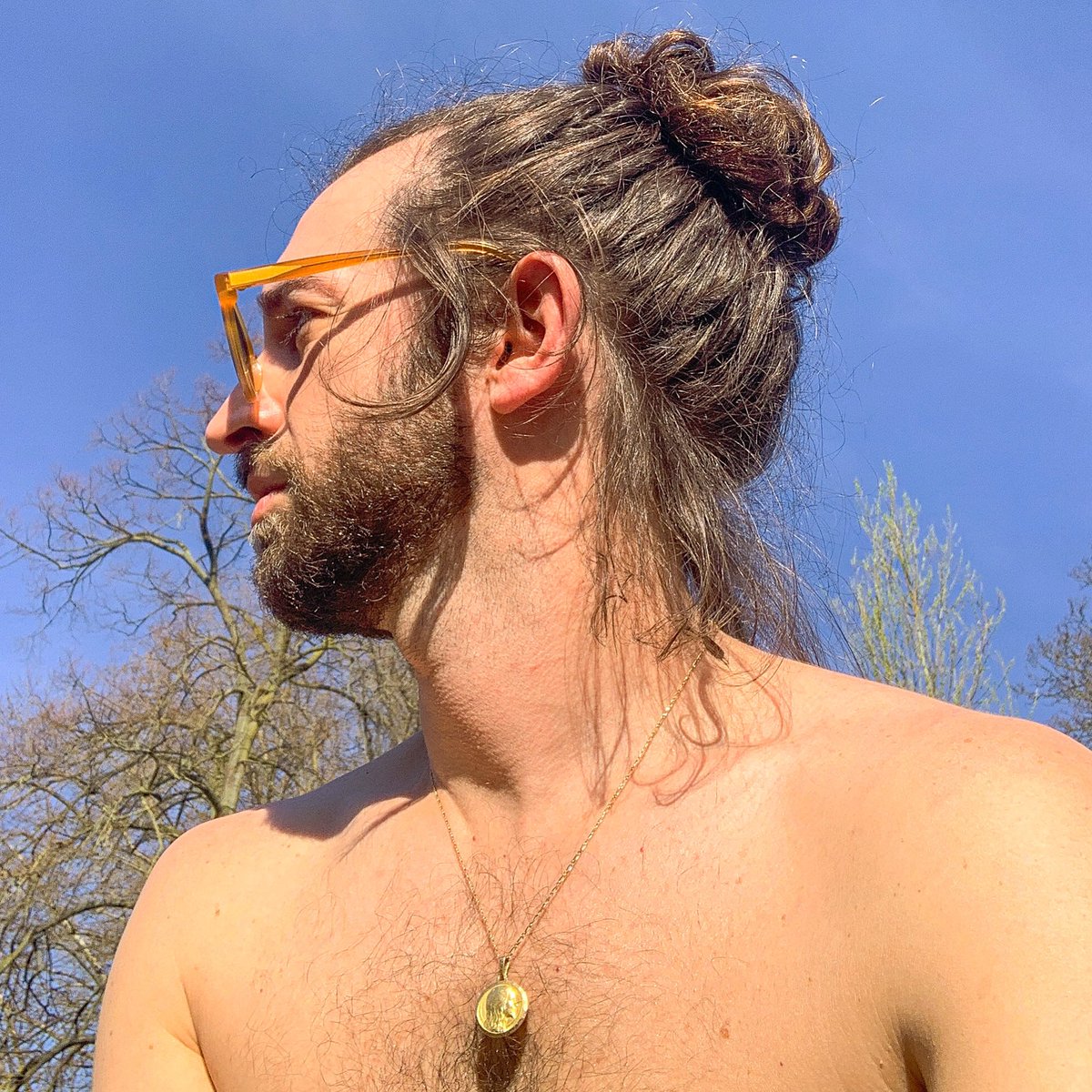 rom1jl's tweet photo. B U N   in  the    A I R
@atelierpart 
.
#tanned #thursday #hairdress #hairinthewind #wind #bun #bunhairstyle #menbun #sunshine #sunshining #frenchy #selfie #model #barbe #beard #bearded #menstyle #menmodel #hairy #hairstyle #menhairstyle #paris #ootd #boy #french #frenchboy https://t.co/z4luElBy9m