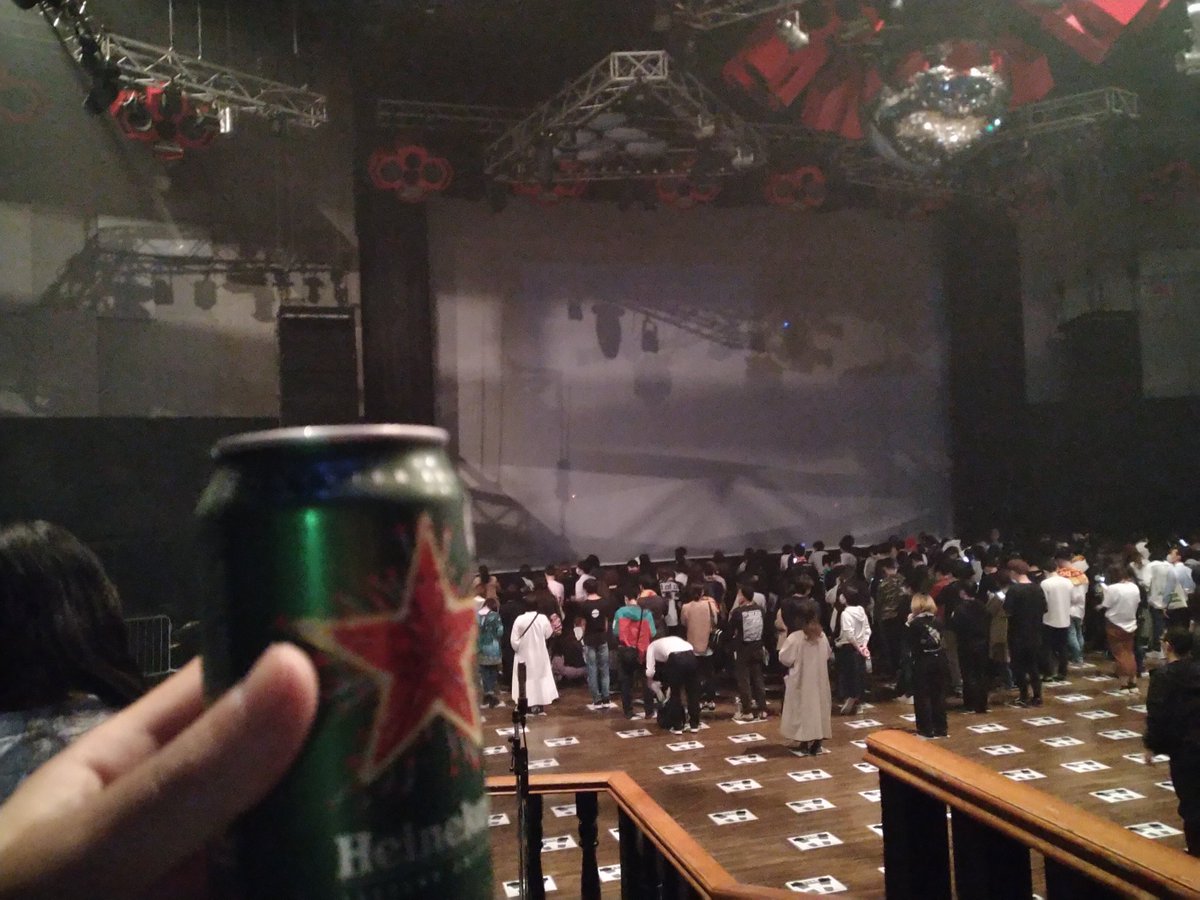 fvw_micha_L's tweet photo. とりあえずbeerbeerbeer!!
しながら開演待つ。
ひとり参戦二年振りのライブ。
どうぞよろしくおねがいします。
#AFOC
#AFOC2021 https://t.co/9XRLfKWarv
