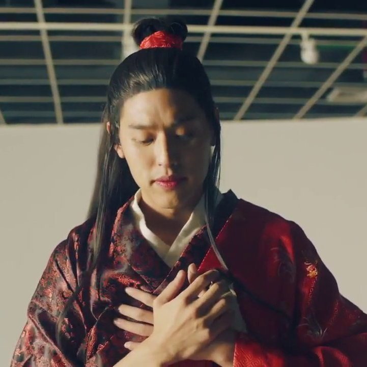 _billkin's tweet image. — If we are meant to meet, why do we have to be set apart? If we are set apart by the skyline, I&apos;ll be glad to brеak through. 

[ #blsd #yongjian #blselcaday ]