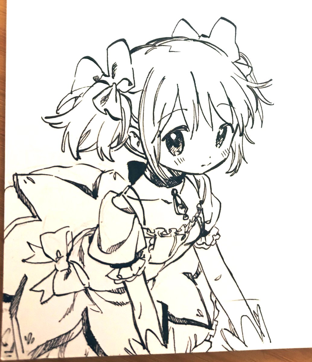鹿目まどか 「紙のはじっこに描いたせいで謎ポーズに 」|のびのイラスト