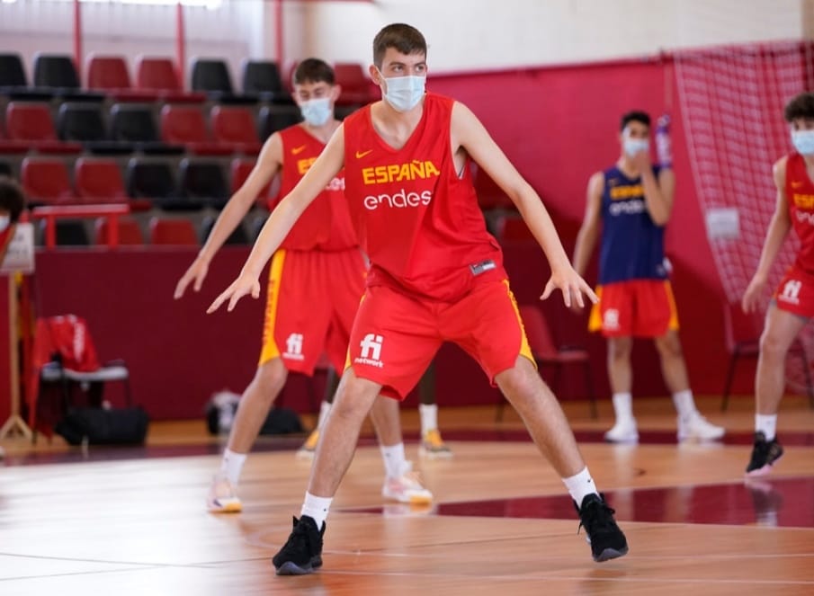 BB_Badajoz's tweet photo. Nuestro jugador @CampusCivita @FExB José Luis Marcos Bote ya está concentrado con la Selección U15 @BaloncestoESP.
Le deseamos mucha suerte y que disfrute la experiencia. https://t.co/KeK5ascxvU