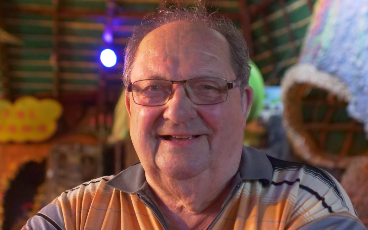 Technic'Baie (@technicbaie) on Twitter photo Gérard Tironneau, fondateur en 1987 du réseau <a href="/Monsieur_Store/">Monsieur Store</a> s’est éteint mardi 23 mars à l’âge de 83 ans. Vincent Brient, Edouard Tomatis, Yvon DEBIEZ, Bruno BLIN, Jean-Paul CLEMENT et Simon Blin Després lui rendent hommage 👉technicbaie.fr/actualites/le-… Gérard Tironneau, fondateur en 1987 du réseau <a href="/Monsieur_Store/">Monsieur Store</a> s’est éteint mardi 23 mars à l’âge de 83 ans. Vincent Brient, Edouard Tomatis, Yvon DEBIEZ, Bruno BLIN, Jean-Paul CLEMENT et Simon Blin Després lui rendent hommage 👉technicbaie.fr/actualites/le-…