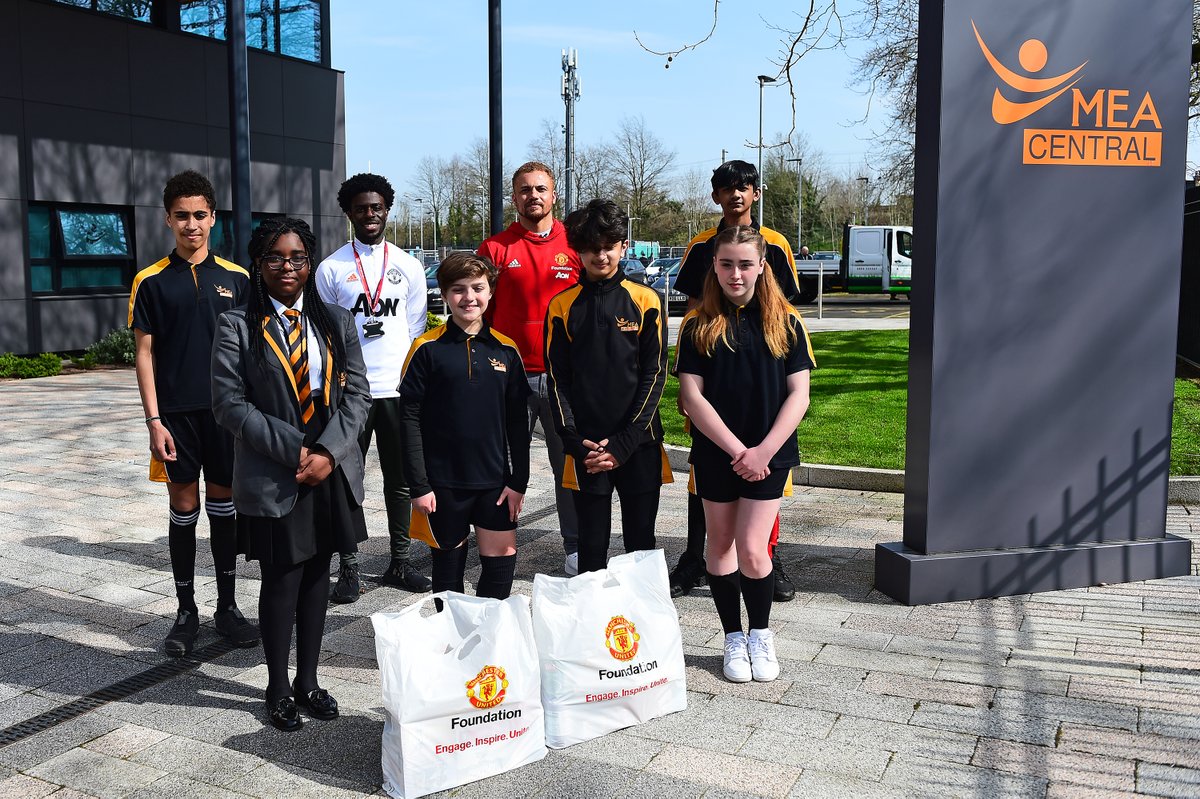 MU_Foundation's tweet photo. We're proud to have continued our partnership with @ManUtd and @FareShareGtrM to provide 3️⃣8️⃣3️⃣,4️⃣7️⃣2️⃣ food items to thousands of families before Easter 🐣🥫👨‍👩‍👧‍👦 

Thanks to @WesBrown24 for supporting the final drop offs at our partner schools 🏫🙌

📍 @MEACentral https://t.co/VJ0cJPzRJ0
