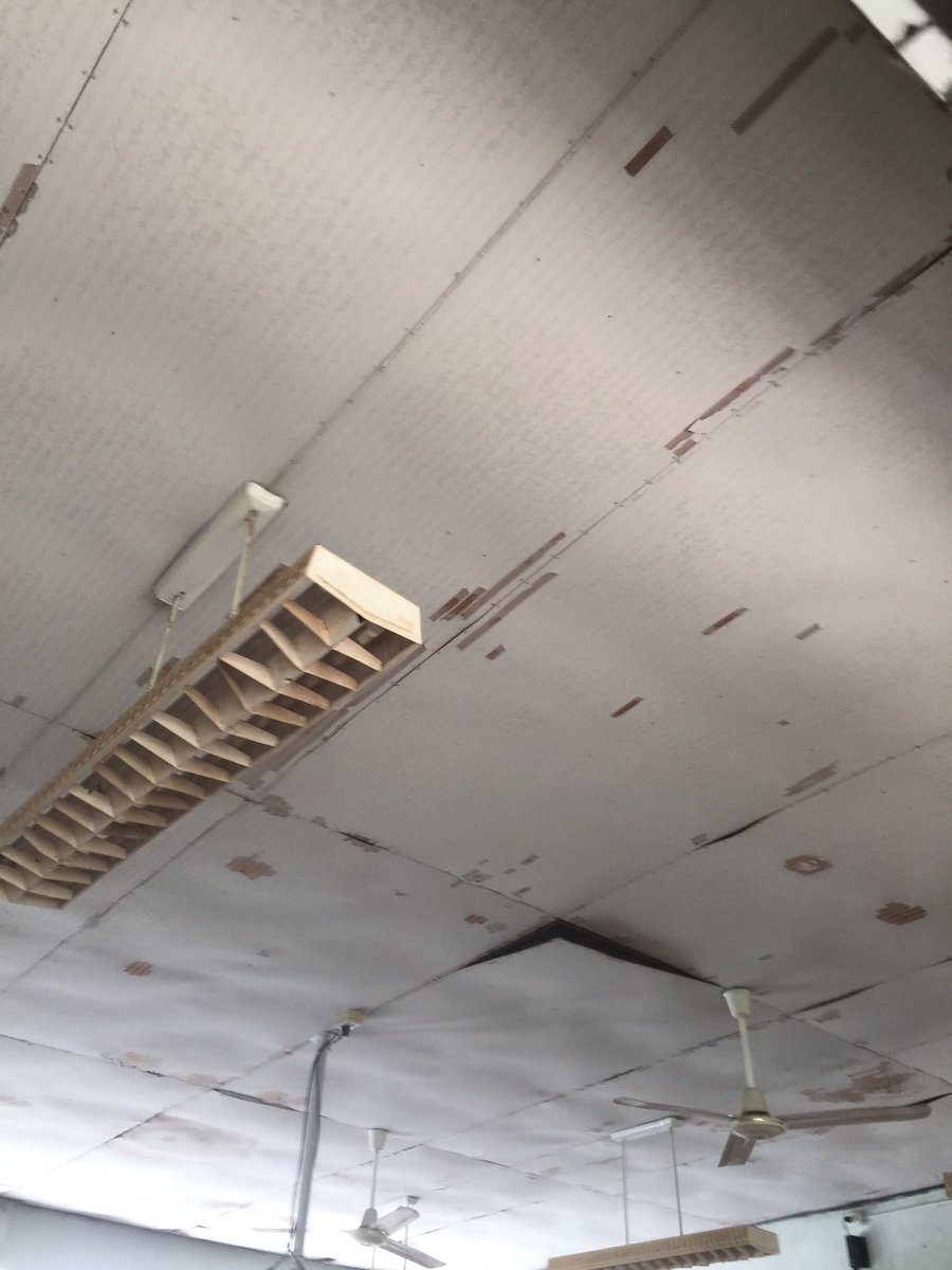 nuiifly's tweet image. เอาเงินไปทำไรน๊าาาา แค่ห้องเรียนยังไม่มีปัญญาปรับปรุง1  #ไม่จ่ายเท่ากับไม่จบ