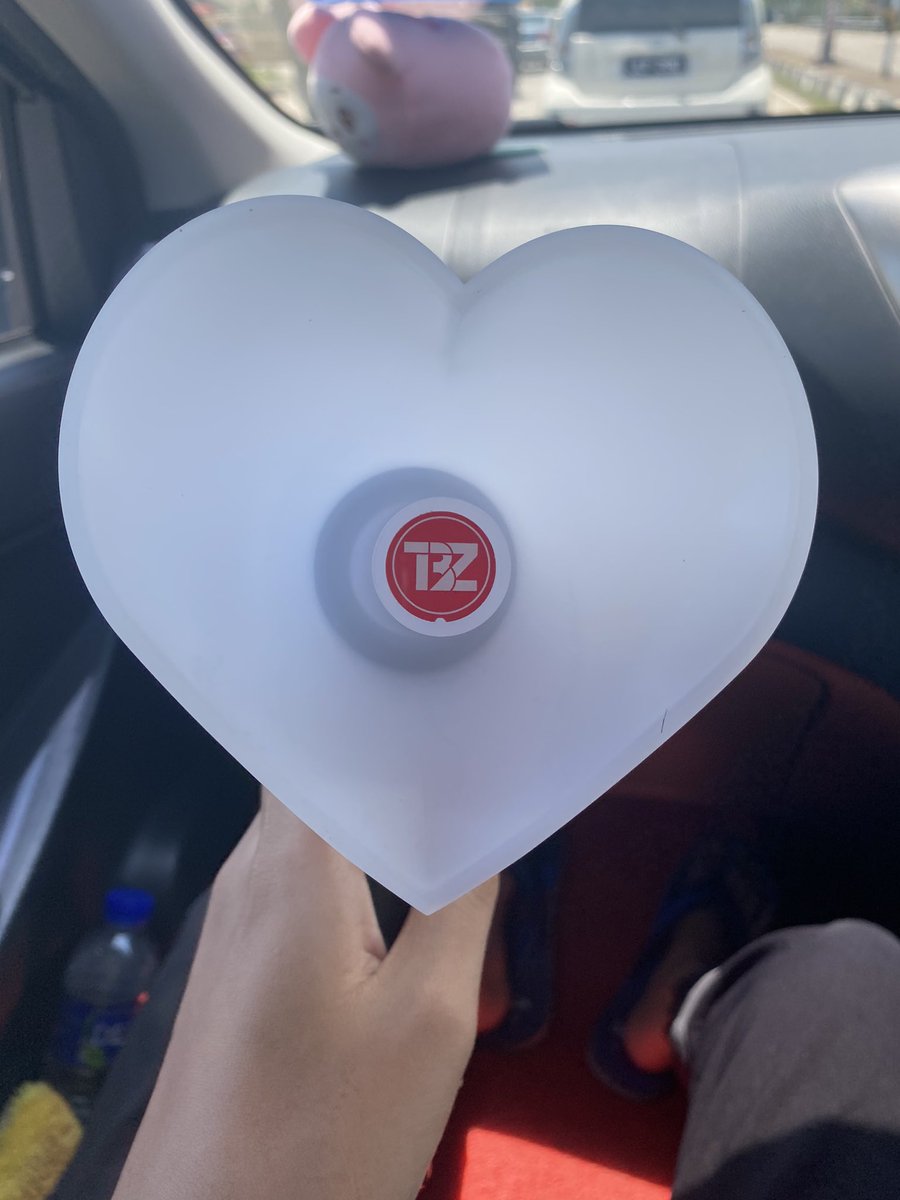 kshopcomy's tweet photo. The boyz lightstick now available ‼️ rm195 each exc local postage🔥 only 10 copy available‼️ dm me on twt or ig now‼️

[No need second payment]

Postage by shopee care rm5 WM&amp;EM💯 
#THEBOYZ #THEBOYZ_LIGHTSTICK #KINGDOM #THEBOYZisOurKINGDOM #Malaysia #kpop #pasartheboyz https://t.co/Dse2fvP8lR