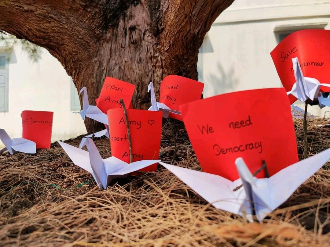 Nuw_Teth's tweet photo. Somewhere in Hopin,
500 Paper Cranes Campaign; opposition to military regime, support fedral democracy and paying tribute to fallens.
📷 DVB Debate

#WhatsHappeningInMyanmar
#Apr1Coups https://t.co/A00pRikZOm