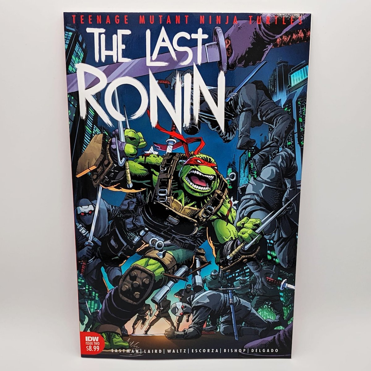 EntreBocadillos's tweet photo. Un golpe duro al kokoro, con la nostalgia como arma esta es la premisa del #comic “#TMNT: #TheLastRonin” en su segundo número, con #Eastman #Laird #Waltz al guión, #Escorza al dibujo #Delgado al color (perdon por no detallar todos) y que nos lo trae #IDW->
https://t.co/oALrpxHLPF https://t.co/YNrveXhBac