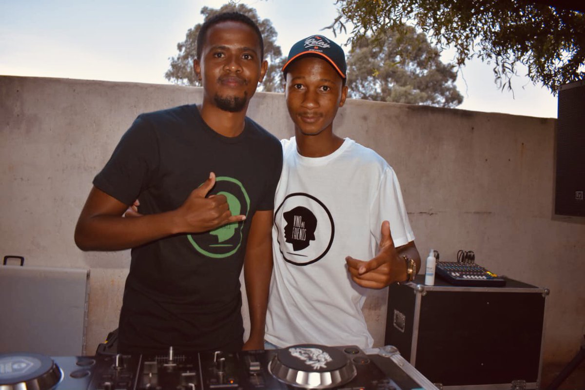 TyroDeSoul's tweet photo. Thank you Vino and Friends For The Culture #TheCultureContinues #VinoAndFriendsSession #ExpensiveMusic #MusicForDeSoul #TyroDeSoul #WeAreDeSoul https://t.co/UTOjjgBqQa