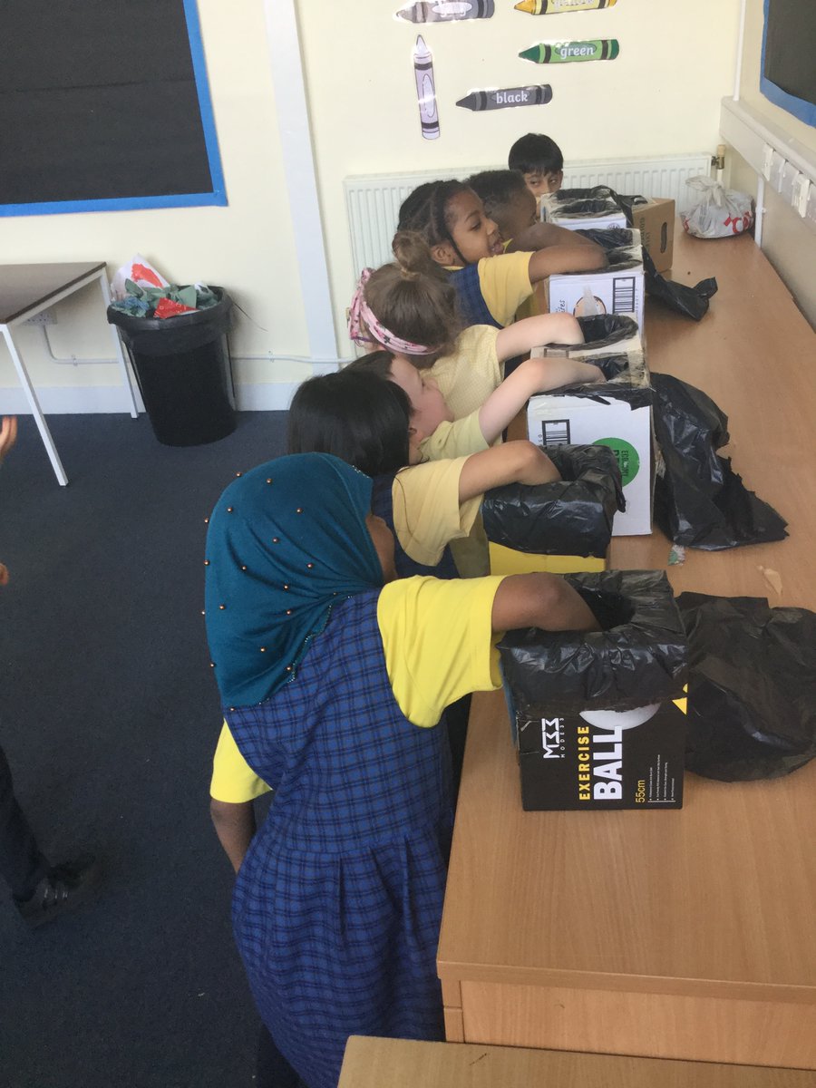 TootingPrimary's tweet photo. #NationalAutismAwarenessWeek .... 'What's in the box?' Sensory Exploration. One of our messier activities, but so much fun! https://t.co/9WDk0fIcSQ
