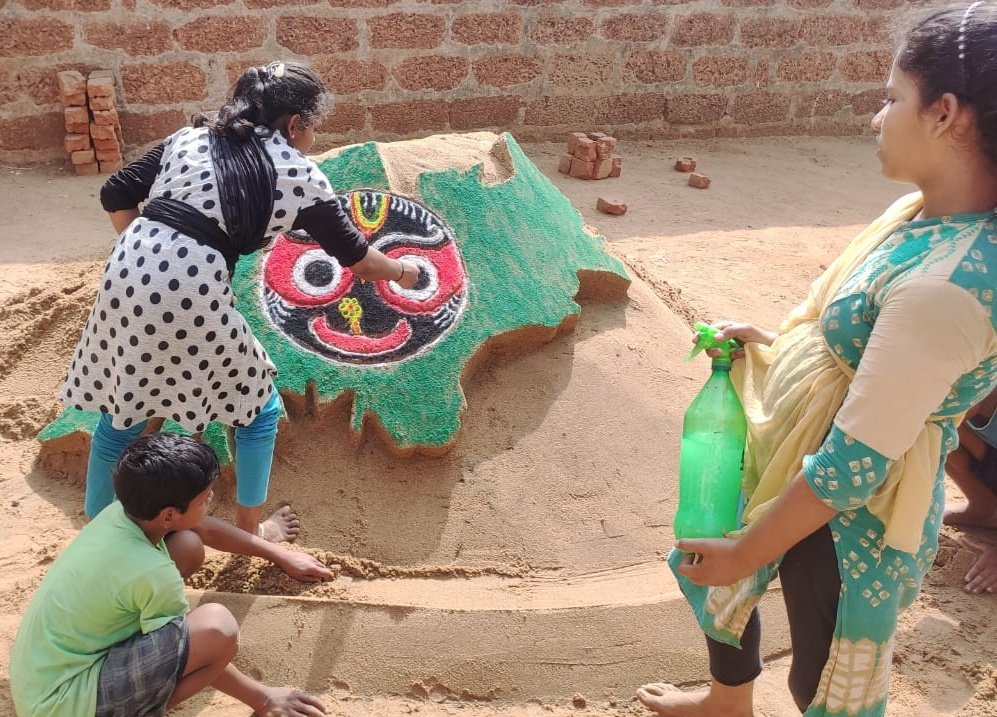 WCDOdisha's tweet image. On the auspicious occasion of #UtkalaDibasa2021, children of  LokNayak Club, #ChildCareInstitution, Banki carved out their imagination through beautiful #SandArt.

#ScenicSereneSublimeOdisha – The Soul of Incredible India
#BandeUtkalaJanani 
@MinistryWCD  @CMO_Odisha