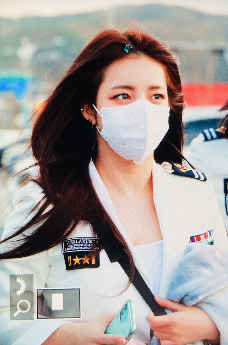 brave_bjb's tweet photo. 210401 #브레이브걸스 #BRAVEGIRLS #유정 #YOOJUNG 출근~ https://t.co/nOfaSZh9RT