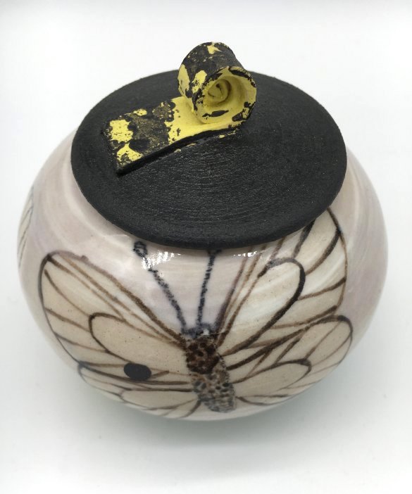 RuralArts's tweet photo. 💙 This week's Artist of the Week is Fiona Mazza 🍯

Fiona is a #Yorkshire based ceramic artist whose work is based on the fragility of nature and our impact on the natural world.

Browse Fiona's works in our shop: https://t.co/aqEBJTd1Ov

#northyorkshire #supportsmallbusiness https://t.co/I3baHYj7IJ