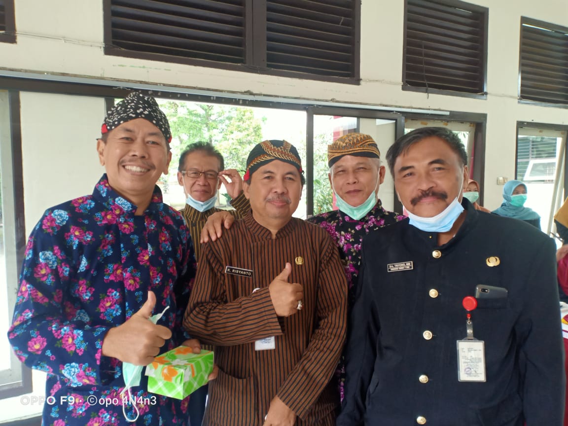 Bapak Drs. Kuat Risyanto menjadi Plt. Kepala Sekolah SMA N 1 Purbalingga. Selamat datang kembali 👋