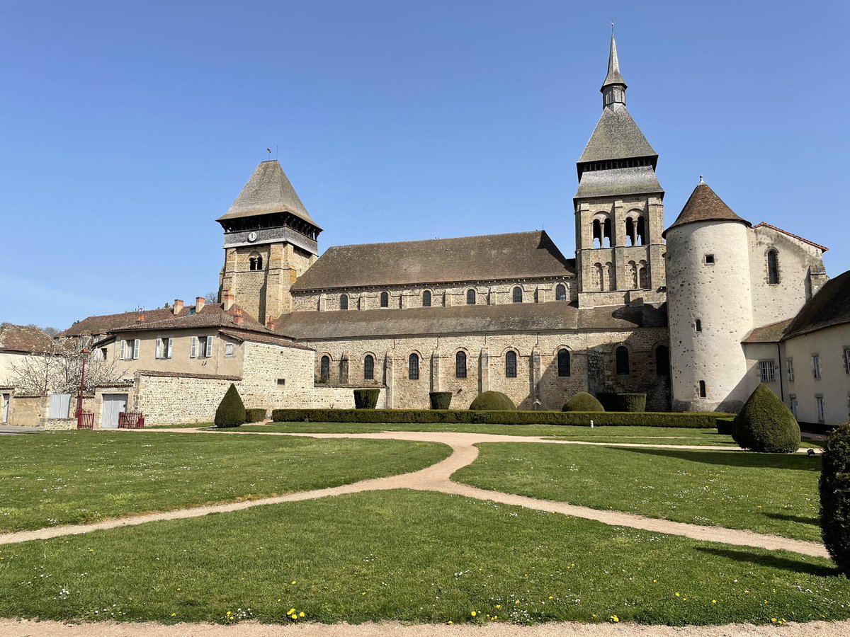 NtechConseil's tweet photo. Chambon-sur-Voueize, joli petit visage Creusois avec une magnifique abbaye, parce que #inclusionnumerique au cœur des territoires est important plus que jamais !
@Departement_23 @greta_limousin
#chantierinsertion
#accesnumerique https://t.co/WO5yGgMlnJ