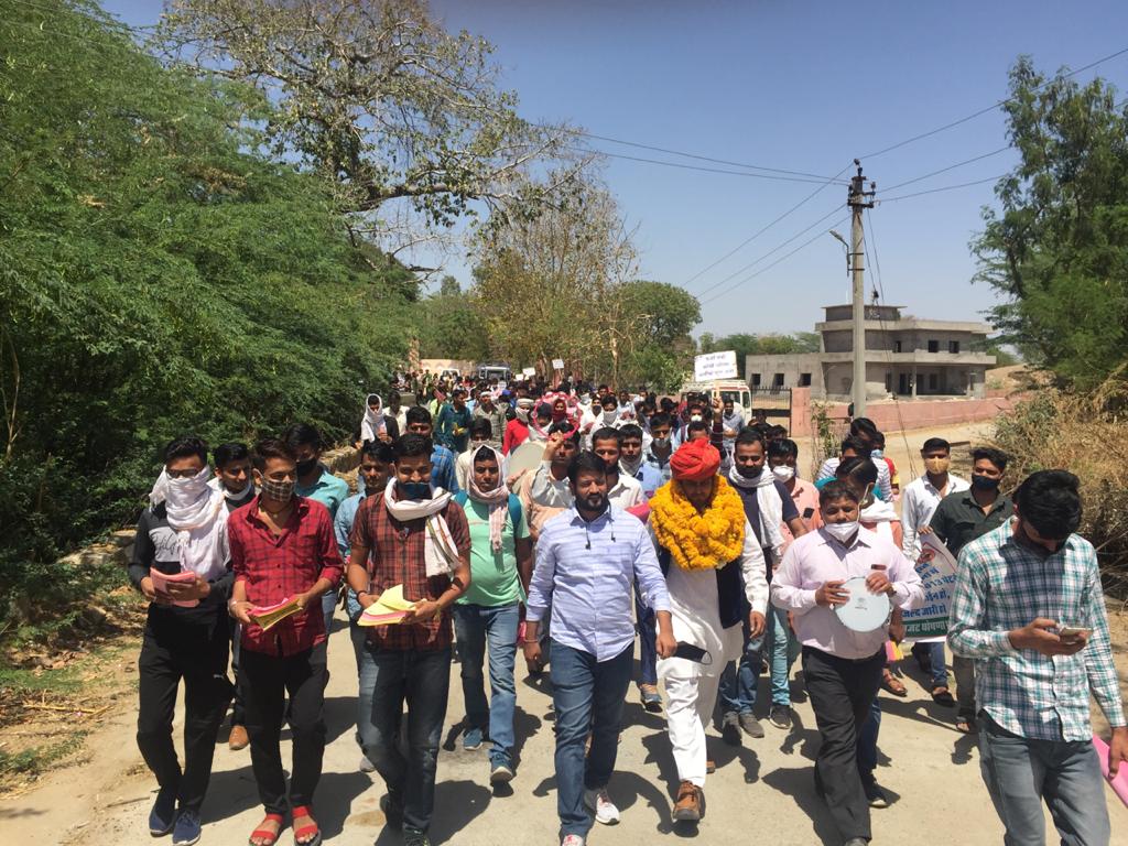 TheUpenYadav's tweet photo. संघर्ष जारी है l
#लड़ेंगे_और_जीतेंगे
#नौकरी_नहीं_तो_वोट_नहीं https://t.co/eykV2T9GEM