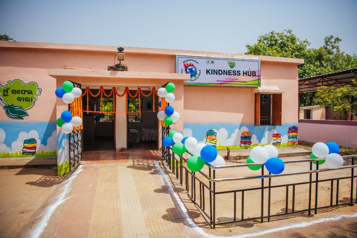bmcbbsr's tweet photo. On the occasion of #UtkalaDibasa, BMC launched a one-of-its-kind initiative called #WheelofKindness. Under this, people can donate their old clothes which will be washed, pressed &amp; packed at #KindnessHub set up at Madhusudan Nagar.
Call +91 7978242201 to donate clothes. 1/3 https://t.co/ZObiRWc1Zh