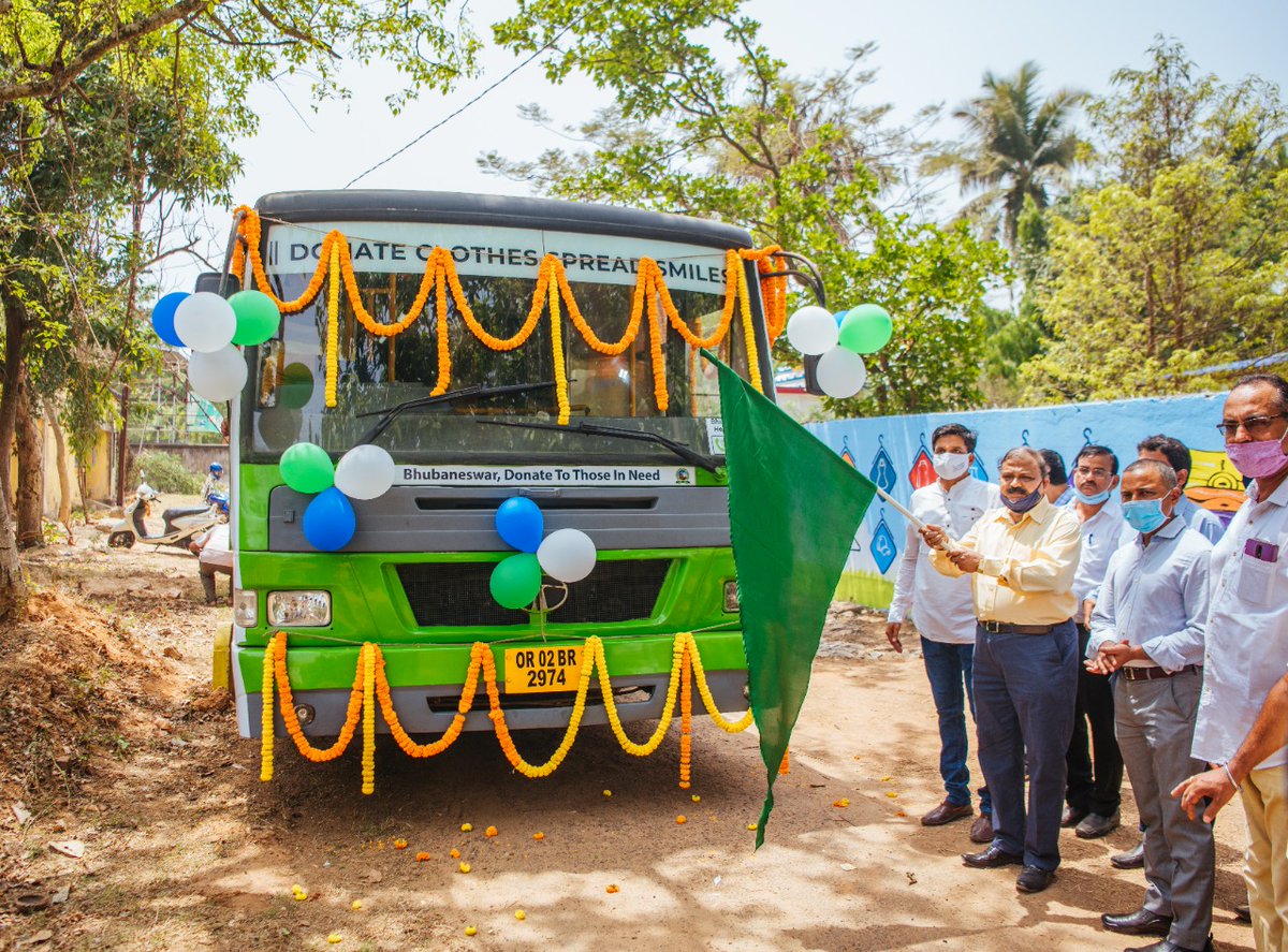 bmcbbsr's tweet photo. On the occasion of #UtkalaDibasa, BMC launched a one-of-its-kind initiative called #WheelofKindness. Under this, people can donate their old clothes which will be washed, pressed &amp; packed at #KindnessHub set up at Madhusudan Nagar.
Call +91 7978242201 to donate clothes. 1/3 https://t.co/ZObiRWc1Zh