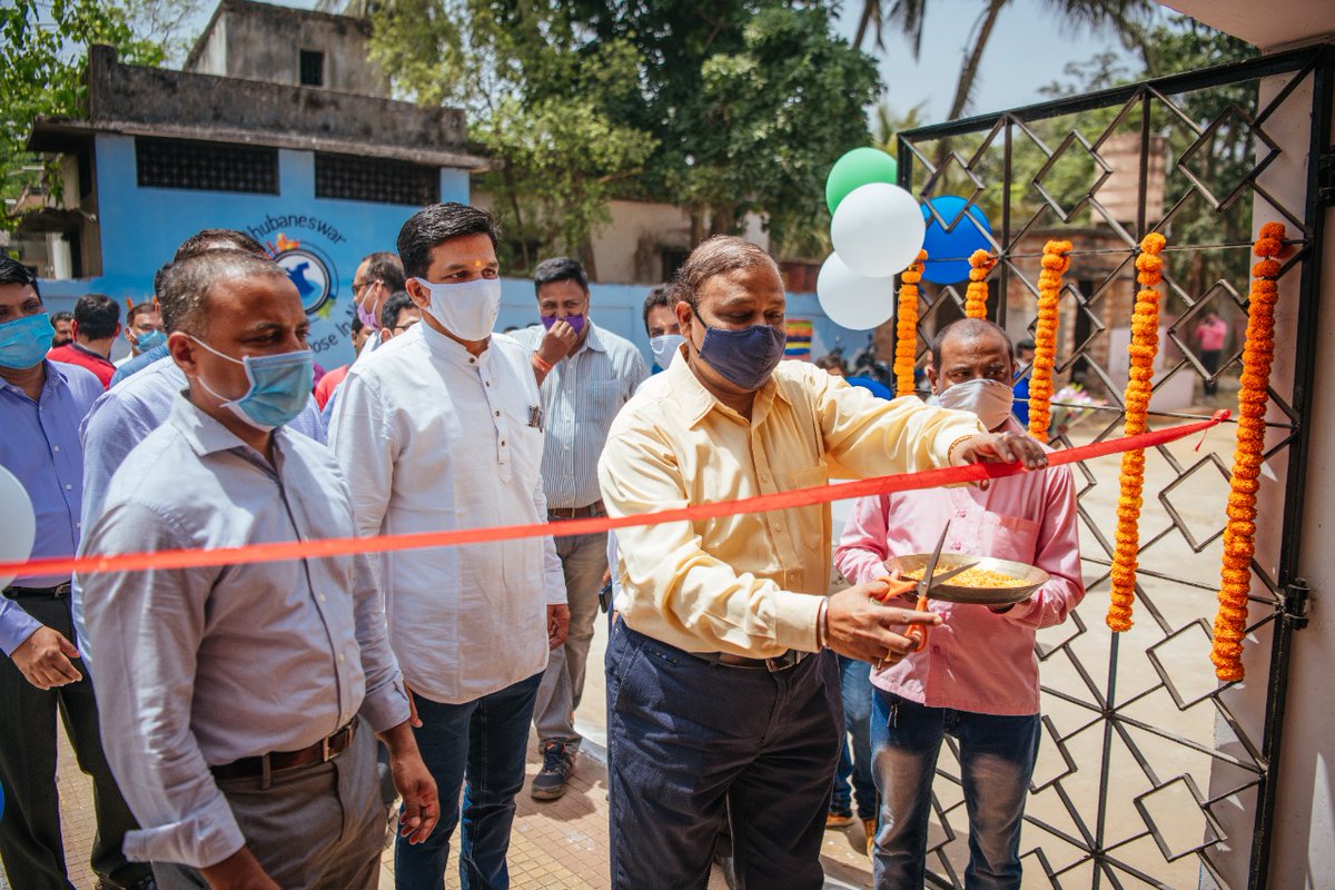 bmcbbsr's tweet photo. On the occasion of #UtkalaDibasa, BMC launched a one-of-its-kind initiative called #WheelofKindness. Under this, people can donate their old clothes which will be washed, pressed &amp; packed at #KindnessHub set up at Madhusudan Nagar.
Call +91 7978242201 to donate clothes. 1/3 https://t.co/ZObiRWc1Zh