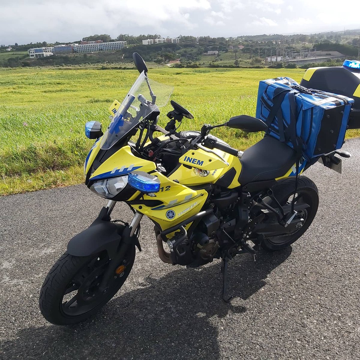 _Ricardo_Neves_'s tweet photo. Mesmo com a ameaça da chuva vamos onde é preciso.@INEMtwitting @YamahaMotor_pt #memcascais #bvcolares #INEM #trauma #acidente #accident #teamwork #porquemmaisprecisa #bombeiros #yamaha #yamahaportugal #tracer700 https://t.co/FSU3cpZAf3