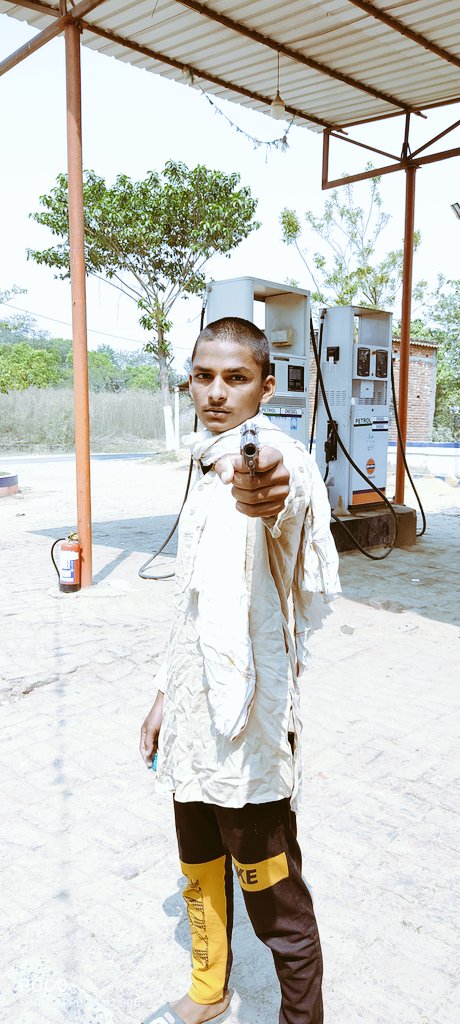 Imran57225044's tweet photo. sardar khan😎
Shooting time #human_vs_wild 
#wasseypur #shooting #sardarkhan @BajpayeeManoj
@Nawazuddin_S @TripathiiPankaj @RezaTauseef @Harissh64479179 @RumyAhmad1 @MdRahma80683965 @kounainreza1 @farhanshaukat01 https://t.co/NNSPA8UEmH