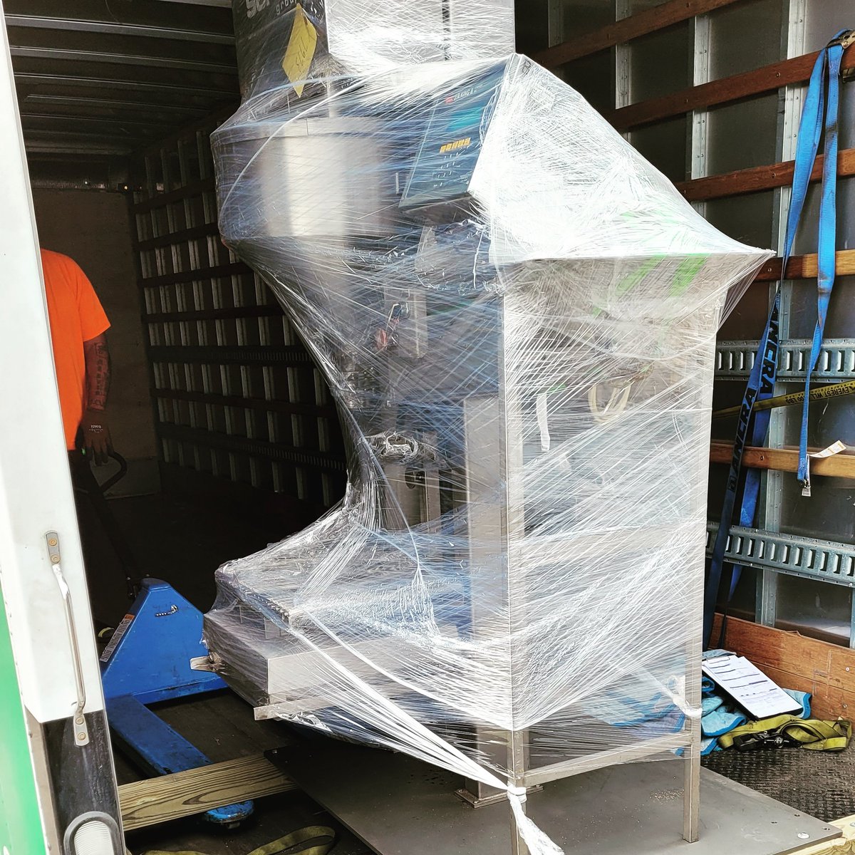ChemicalKci's tweet photo. Our new auto filler is here. Capable of filling 700 one gallon, or 5 gallon containers!  #readyforthebusyseason https://t.co/LhEJQlYVkq