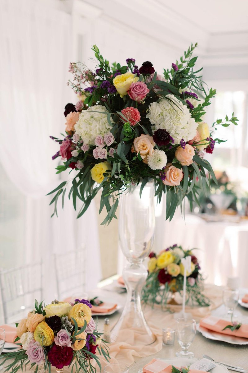 It’s a Thursday before a wedding... that means FLOWER DAY! 
.
.
.
.
.
#NeuseBreeze #weddings #weddingday #weddingweek #weddingvenue #weddingideas #weddinginspiration #weddinginspo #weddinghour #WEDDINGPHOTOGRAPHY #weddingplanning #weddingdecor #weddingflorals #floral