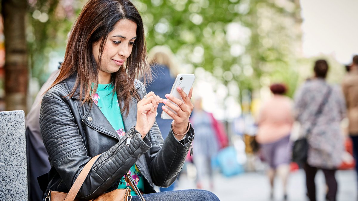 NHSDigital's tweet photo. 🆕Patients are now able to easily and safely book and manage their e-RS referrals through their #NHSapp account, reducing non-attendance of appointments and saving GPs’ time. #NHSeReferrals 
Read more here⬇️
https://t.co/EacIDYuFEA https://t.co/Z8HDUjrRiN