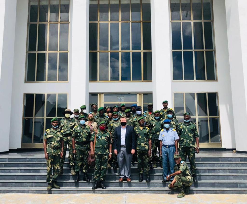 NellyPresse's tweet photo. #RDC: Je suis tout de même curieuse et hantée d'envie de savoir ce que Monsieur #Nzita @USAmbDRC Communiquait aux militaires congolais pour mettre fin et/ou estomper l'insécurité à l'est du pays . @AssembleeNat @juvenalmunubo https://t.co/YoA8MN7ICb