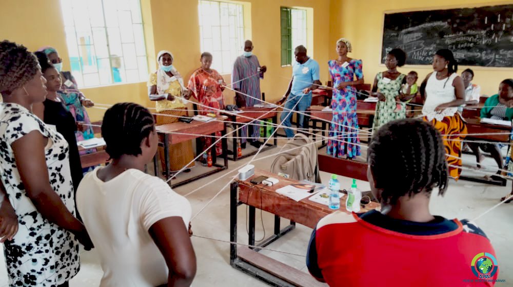APINNigeria's tweet photo. Throwing it back to first session of the Families Matter! Programme (FMP) in Gboko, Benue State two weeks ago.
FMP increases parents &amp; caregivers' awareness of adolescent sexual and reproductive health issues and equips them with the needed skills to provide guidance and support https://t.co/orM4pa4WPD