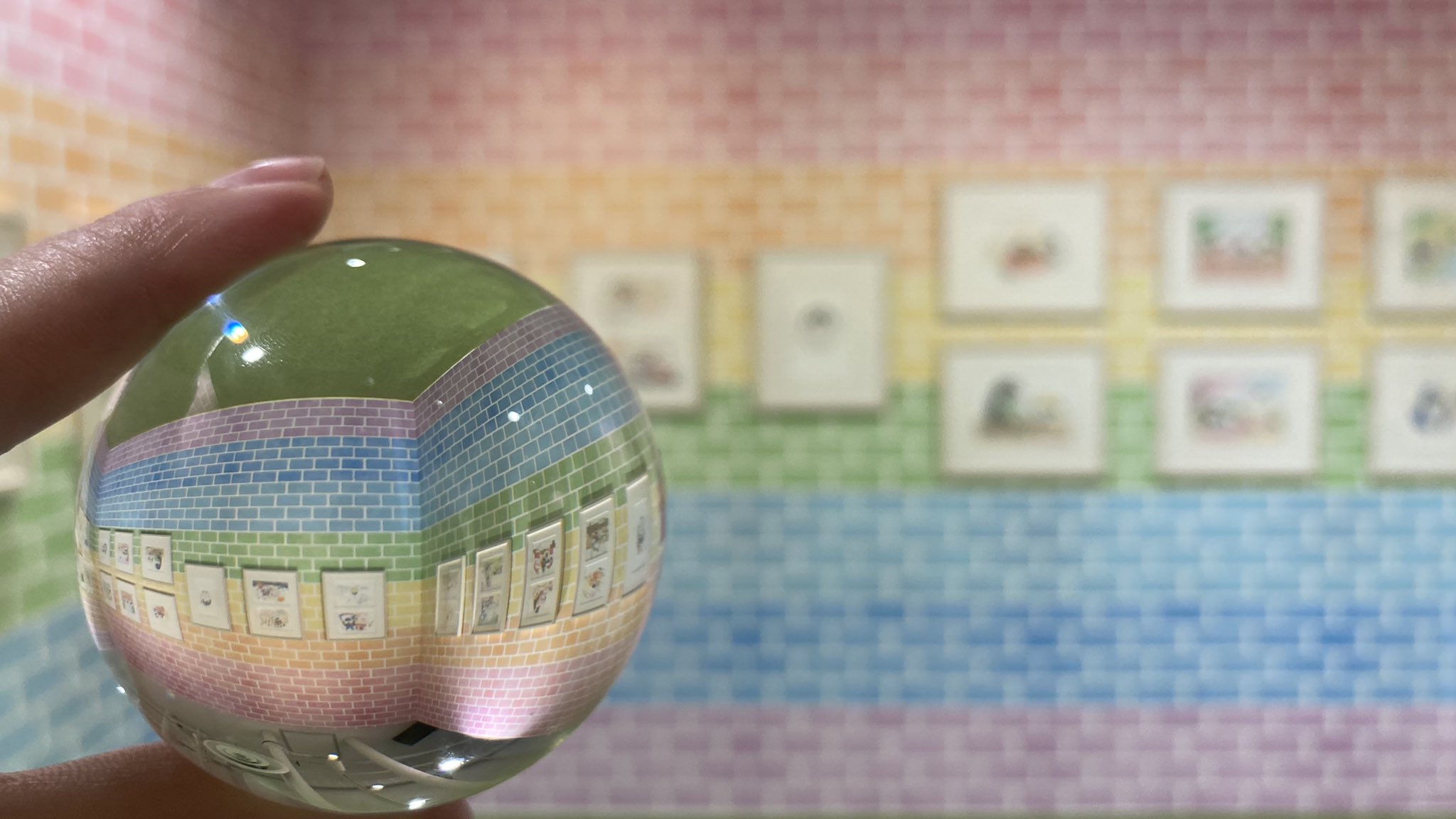 コウペンちゃんグッズ公式 会場では水晶玉をお貸し出ししています 水晶玉を使うといつもとは違った原画を見ることができるかも ぜひお試しください コウペンちゃん にじいろミュージアム T Co Rxldrw7v Twitter