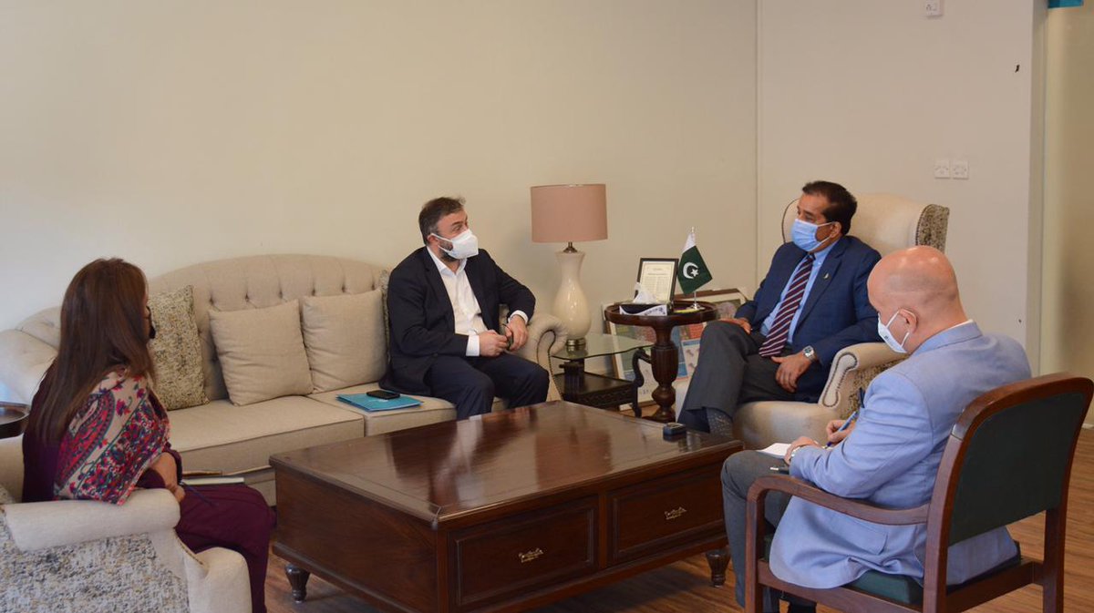 ClimateChangePK's tweet photo. ISLAMABAD [ March 31 ] Country Director of World Bank Mr. Najy Benhassine calls on SAPM on Climate Change, Malik Amin Aslam to discuss matters of bilateral cooperation related to environment, renewable energy and climate change https://t.co/gc7rbfZokj