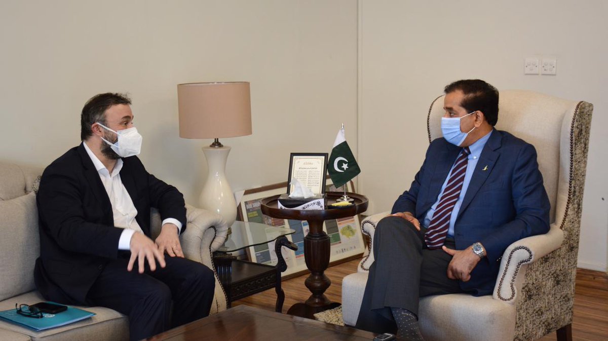 ClimateChangePK's tweet photo. ISLAMABAD [ March 31 ] Country Director of World Bank Mr. Najy Benhassine calls on SAPM on Climate Change, Malik Amin Aslam to discuss matters of bilateral cooperation related to environment, renewable energy and climate change https://t.co/gc7rbfZokj