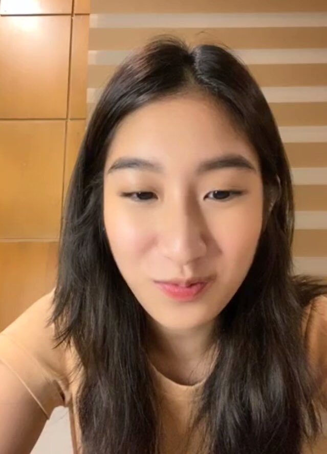 MandysAngel's tweet photo. ayan na siyaaaaaa hahaha seryoso daw dapat ngayon yung live pero tawang tawa siya HAHAHAAHAHAHAHSHAHAHAHAHAHA @amandaazamora https://t.co/NnN7WZxH3i