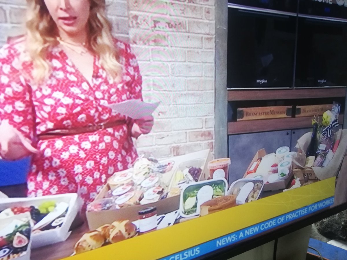 Springfieldcast's tweet photo. Delighted to be featured this morning on @IrelandAMVMTV  by @deelaffan. She featured our pizza kits that we are launching this weekend. Orders for Friday &amp;  Saturday to 0876319893. https://t.co/A0BqQFBvjF