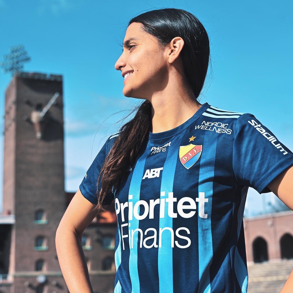 DIF_Fotboll's tweet photo. Välkommen till Stockholm Daniela Zamora 🙌🇨🇱 https://t.co/itSo6p9CHw