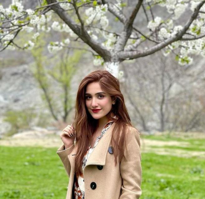 endailypakistan's tweet photo. #Faryaad star #AizaAwan sparks engagement rumours https://t.co/FSaRQ3T2rd https://t.co/VGiMHQC6OQ