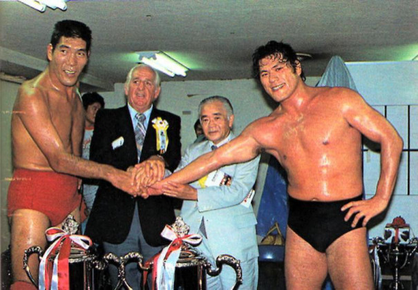 大衆酒場食堂ななつぼし 10月に復活 V Twitter カール ルイスとベン ジョンソン アントニオ猪木とジャイアント馬場 江川卓と西本聖 もつ煮と刺し身 ライバルであって 最強の戦友 負けられない戦いが明日も続く せんべろ刺盛りのライバル 次なる名物料理は