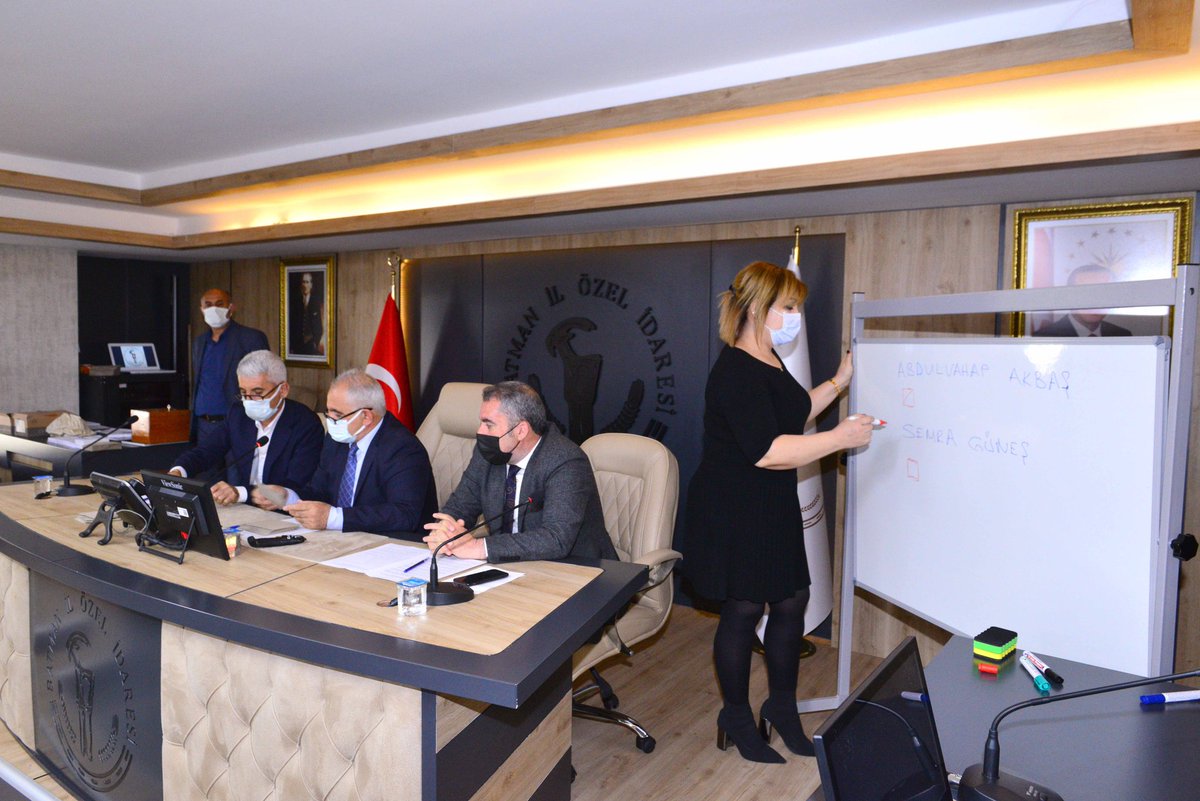Batmanozelidare's tweet photo. İl Genel Meclis Başkanlığı için yapılan oylama ile ikinci dönem başkanlığa Abdulvahap Akbaş tekrar seçildi.

İl Genel Meclis Başkanı olarak tekrar seçilen Abdulvahap Akbaş'ı tebrik eder, yaptığı hizmetler ve ikinci dönem çalışmaları için başarılar dileriz. https://t.co/s9unHYiVk9 https://t.co/0p55VKsIVz