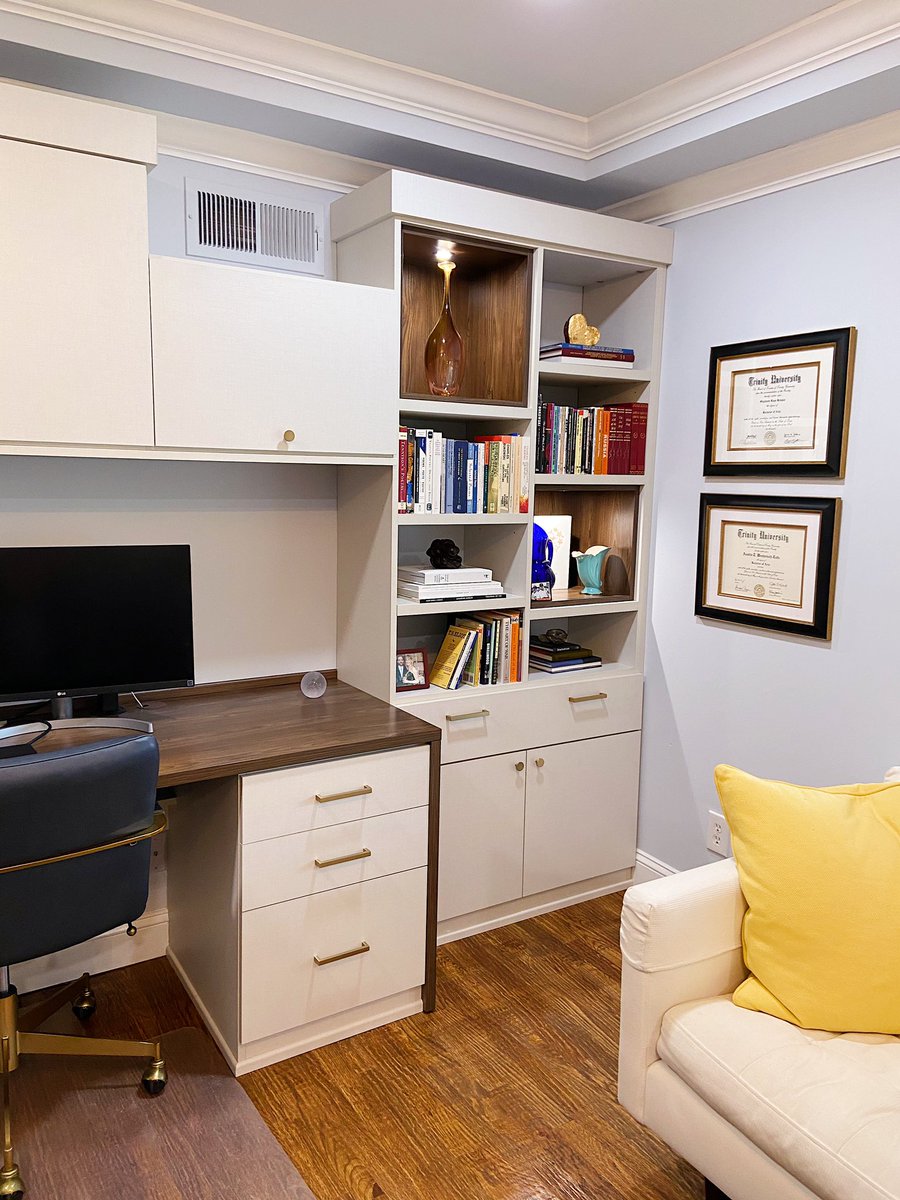 CalClosetsDFW's tweet image. This stylish home office features our Linen and Sorrento Finishes

Designed by Tanya Roberts

#homeoffice #homelibrary #homedecor