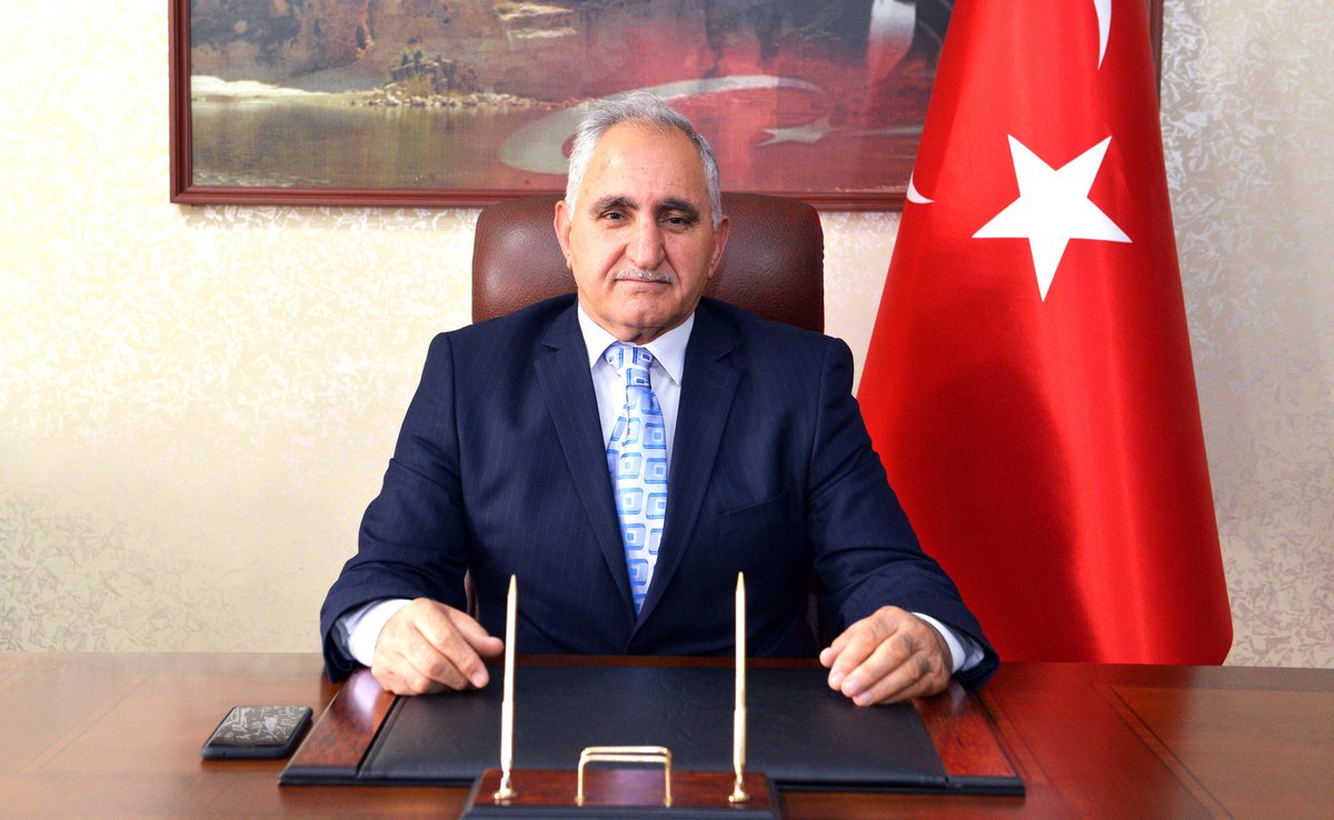 İl Genel Meclis Başkanlığı için yapılan oylama ile ikinci dönem başkanlığa Abdulvahap Akbaş tekrar seçildi.

İl Genel Meclis Başkanı olarak tekrar seçilen Abdulvahap Akbaş'ı tebrik eder, yaptığı hizmetler ve ikinci dönem çalışmaları için başarılar dileriz. bit.ly/31zXSoS