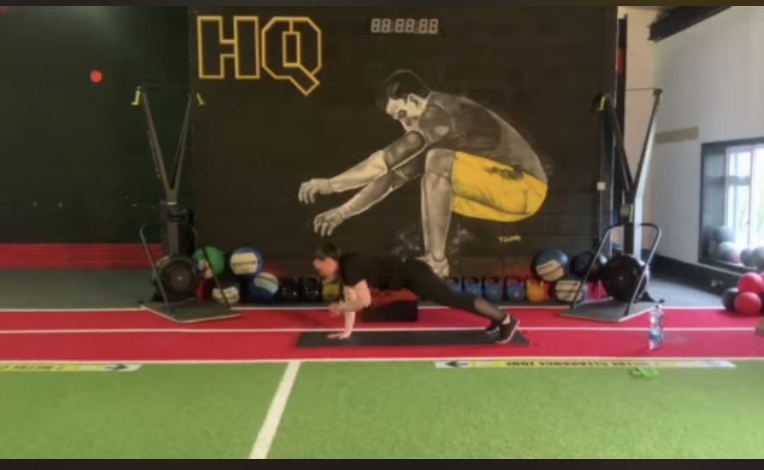 ShaunaHenry3's tweet photo. Week 3 of home workouts with @SligoLGFA. This weeks focus on upper body strength and core. 

https://t.co/OdWJPSLvH8 https://t.co/WjV2ASWW3v