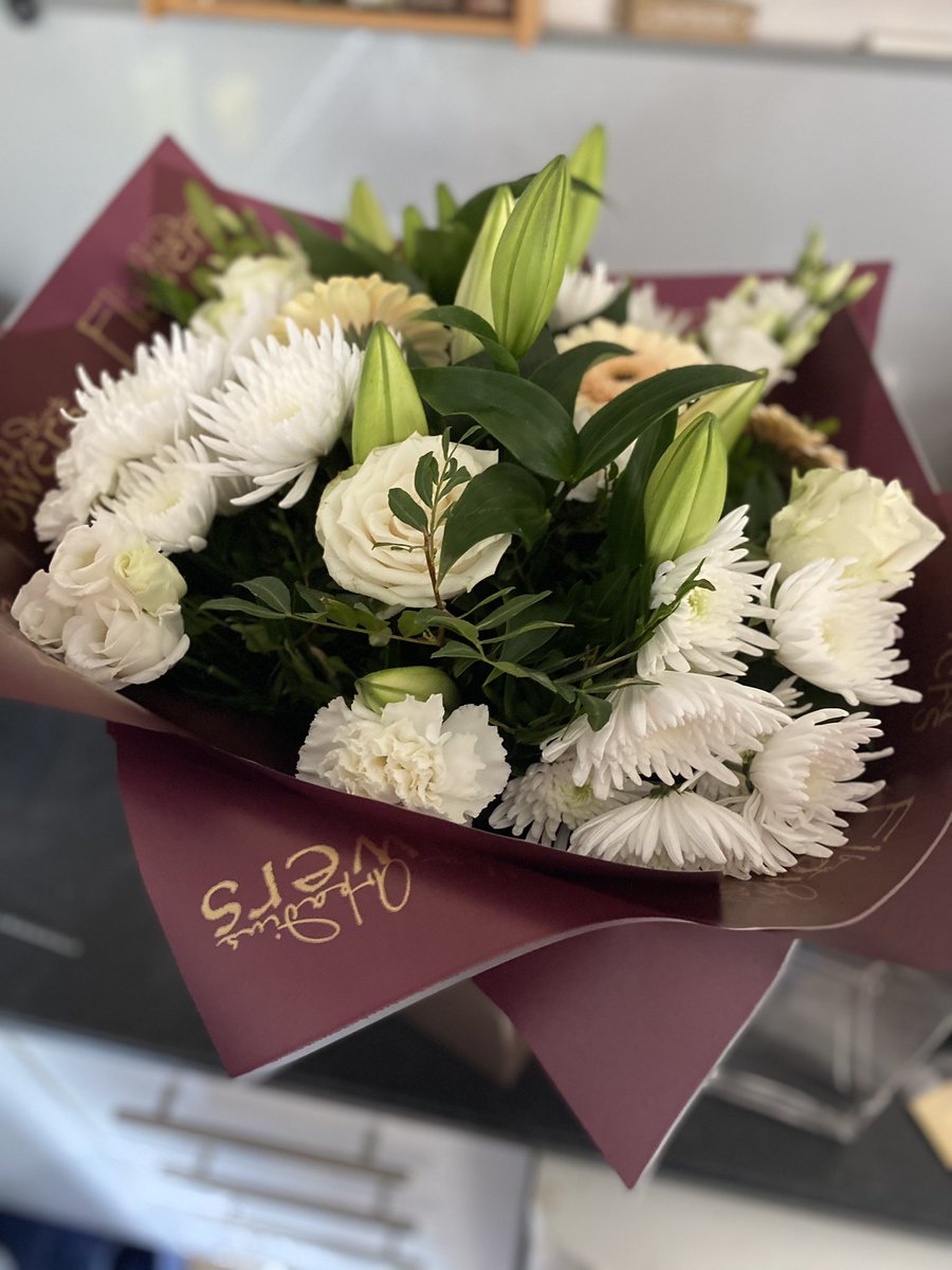 Thank you very much to all my amazing work friends at @PennypitSport 
These flowers are stunning ♥️