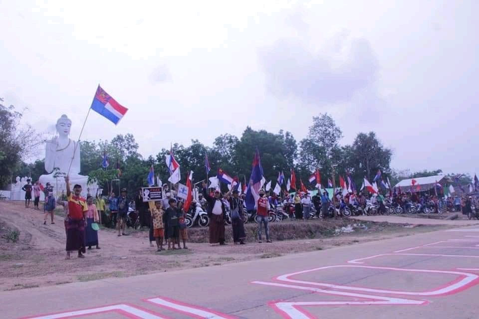 Nuw_Teth's tweet photo. In Notakaw, Karen state
Hundreds of locals rallied to protest against military dictatorship
📷ဒူပလာခရိုင်

#WhatsHappeningInMyanmar
#Apr1Coups https://t.co/6ZB59BQanm