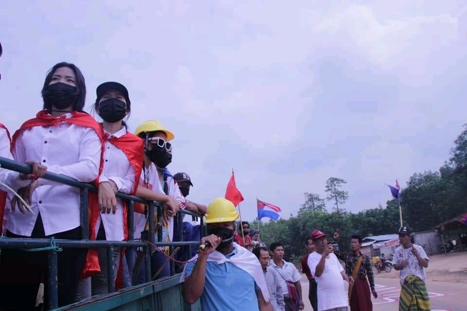 Nuw_Teth's tweet photo. In Notakaw, Karen state
Hundreds of locals rallied to protest against military dictatorship
📷ဒူပလာခရိုင်

#WhatsHappeningInMyanmar
#Apr1Coups https://t.co/6ZB59BQanm