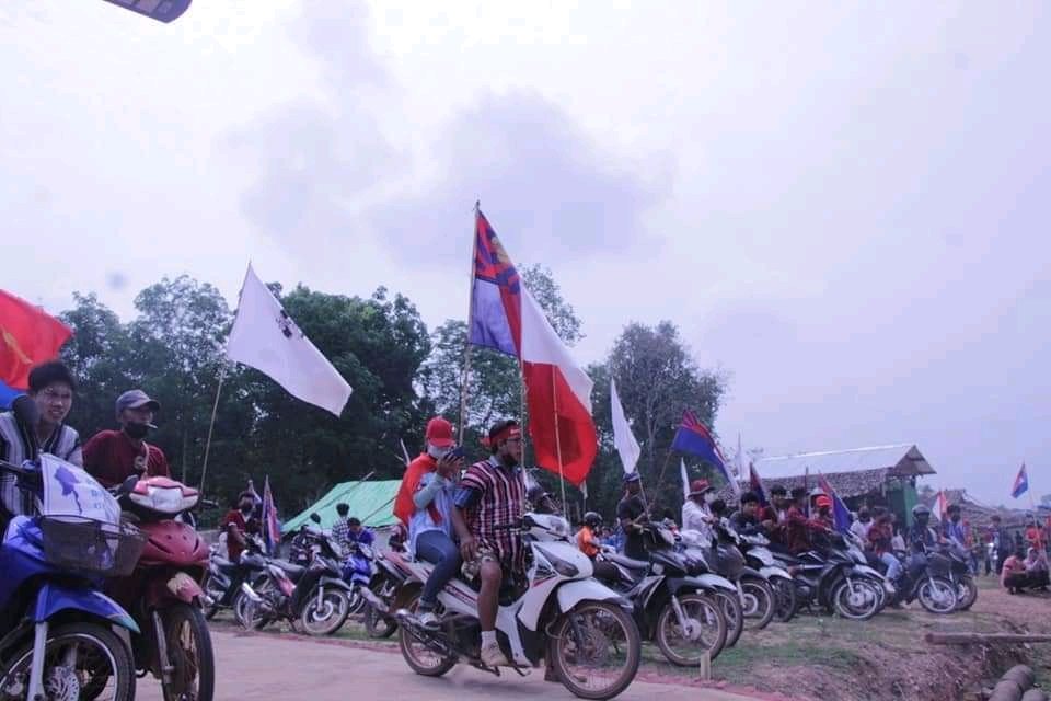 Nuw_Teth's tweet photo. In Notakaw, Karen state
Hundreds of locals rallied to protest against military dictatorship
📷ဒူပလာခရိုင်

#WhatsHappeningInMyanmar
#Apr1Coups https://t.co/6ZB59BQanm