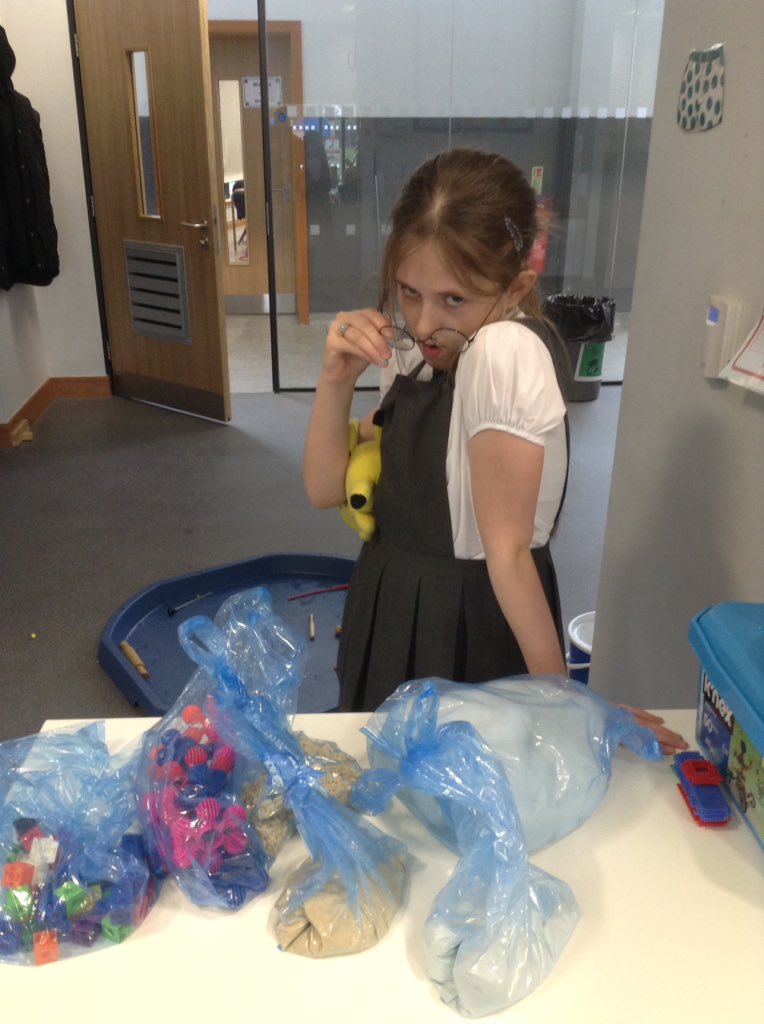 MrAllenOPSLCSC's tweet photo. The scientists continued their "Eggsperiments" by trying to predict what would happen to our hard boiled eggs when dropped from standing height onto the floor in bags containing all different materials. We managed to predict 5 out of 6 correctly👌@Primaryorchard @jennife94338778 https://t.co/UqZULh2nhQ