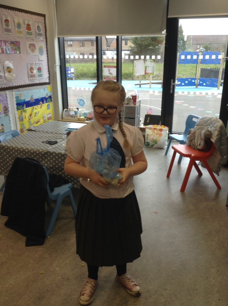 MrAllenOPSLCSC's tweet photo. The scientists continued their "Eggsperiments" by trying to predict what would happen to our hard boiled eggs when dropped from standing height onto the floor in bags containing all different materials. We managed to predict 5 out of 6 correctly👌@Primaryorchard @jennife94338778 https://t.co/UqZULh2nhQ