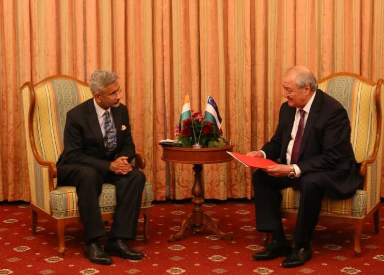 amb_tashkent's tweet photo. @HeartofAsia_IP доирасида ҳурматли ҳамкасбим, Ўзбекистон ташқи ишлар вазири Абдулазиз Комилов билан учрашганимдан хурсандман. Икки томонлама кун тартибимиз бўйича яхши суҳбат қурдик. Минтақавий муаммолар бўйича яқиндан мувофиқлаштиришга келишиб олдик.
@MEAIndia @uzbekmfa https://t.co/Hqf3zRxY0y